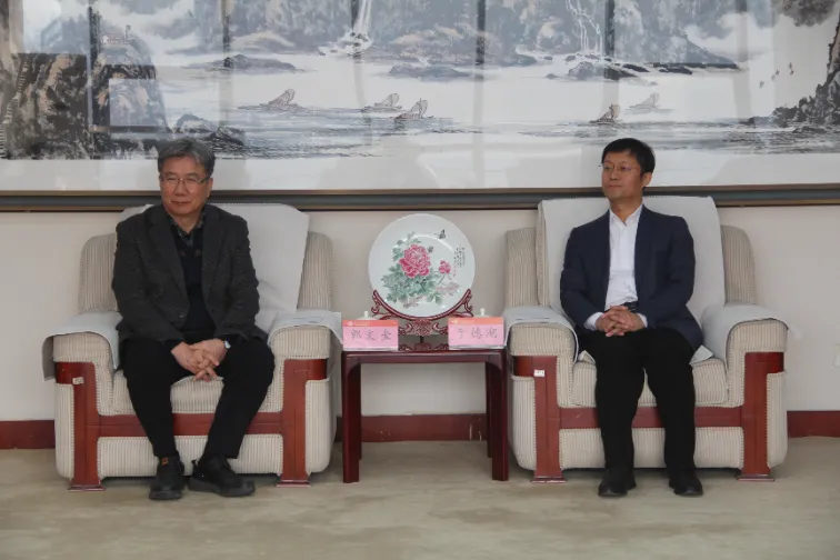 Shandong LANO பேராசிரியர் KWAK, மூன் கியூ, Ph.D. மற்றும் தென் கொரியாவின் Dongguk பல்கலைக்கழகத்தின் பிரதிநிதி லியாங் டோங்ஹோவுடன் இணைந்து சத்தம் கட்டுப்பாட்டுத் துறையில் ஷான்டாங் ஜியான்சு பல்கலைக்கழகத்துடன் பரிமாற்றங்கள் மற்றும் ஒத்துழைப்பை மேற்கொள்கிறார்.